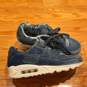 Women’s Blue Velvet Nike Air Sneakers